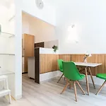 Adele's Close To Danube And Fashion Street Apartmán *