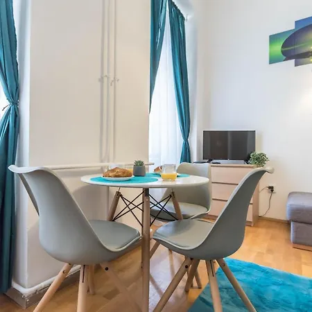 Adele's Close To Danube And Fashion Street Apartment *