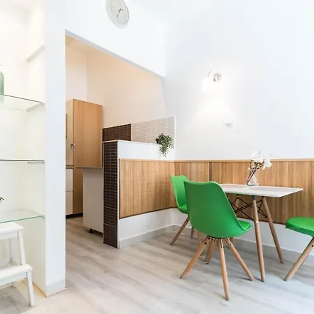 Adele's Close To Danube And Fashion Street Apartment *